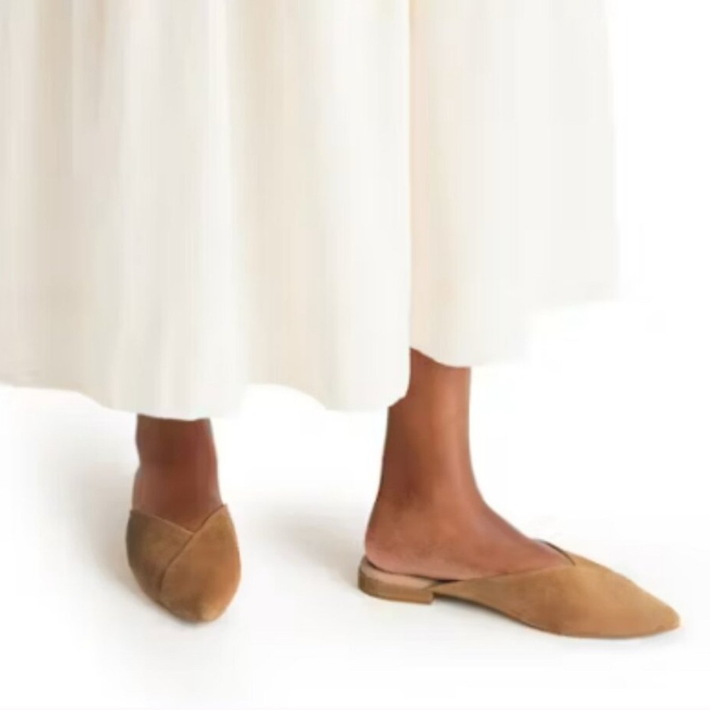 Birdies Swan in Golden Oak